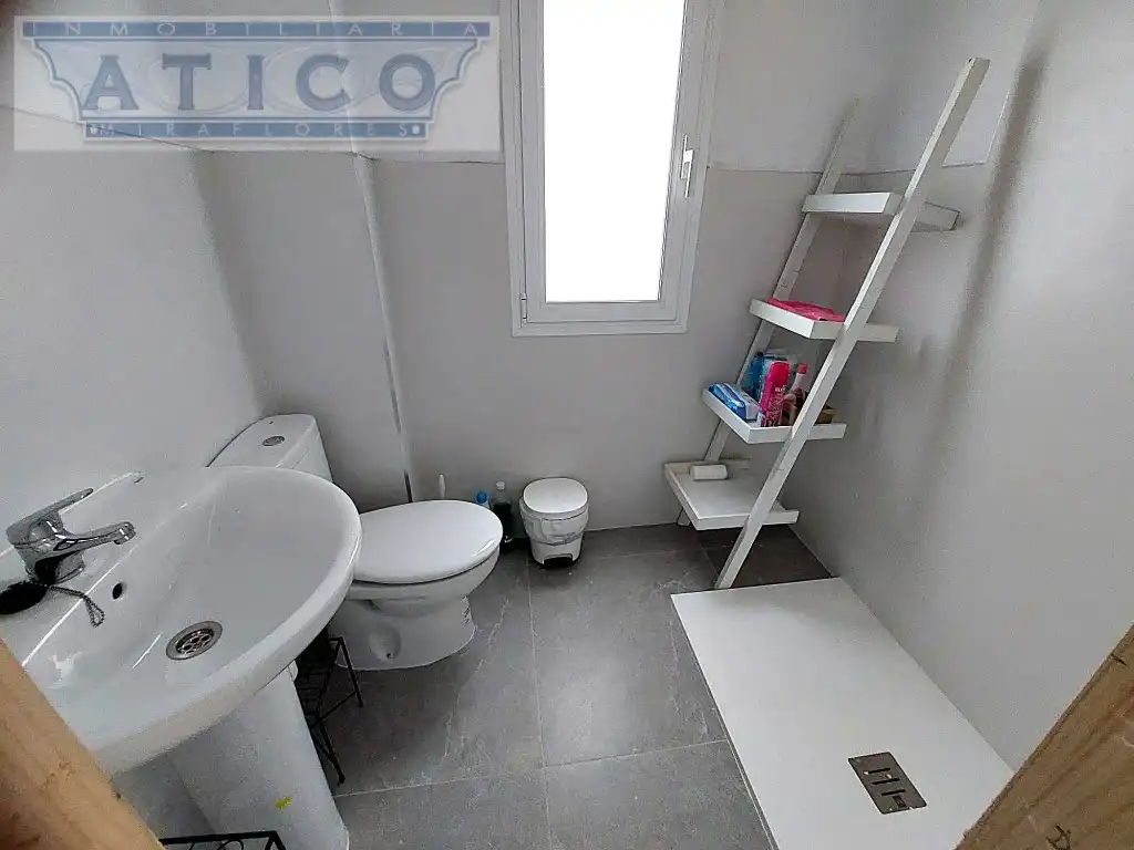 Baño de Local en venta en Sevilla