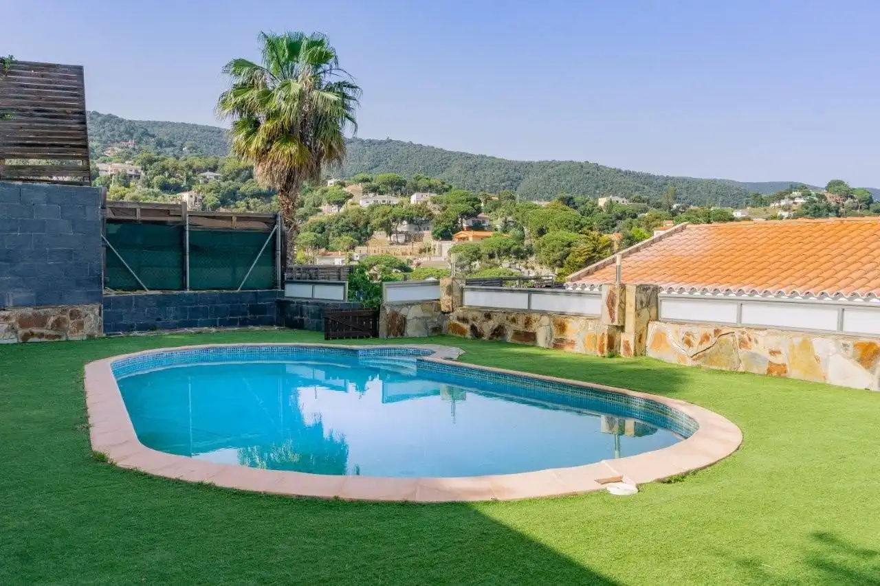 Schwimmbecken von Haus oder Chalet zum Verkauf in Sant Cebrià de Vallalta mit Heizung, Privatgarten und Terrasse