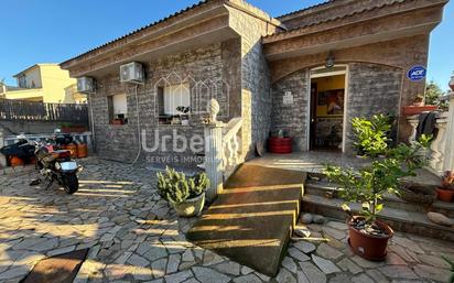 Vista exterior de Casa o xalet en venda en Tordera amb Terrassa