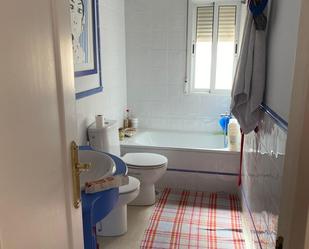 Bathroom of Flat to share in  Almería Capital  with Air Conditioner