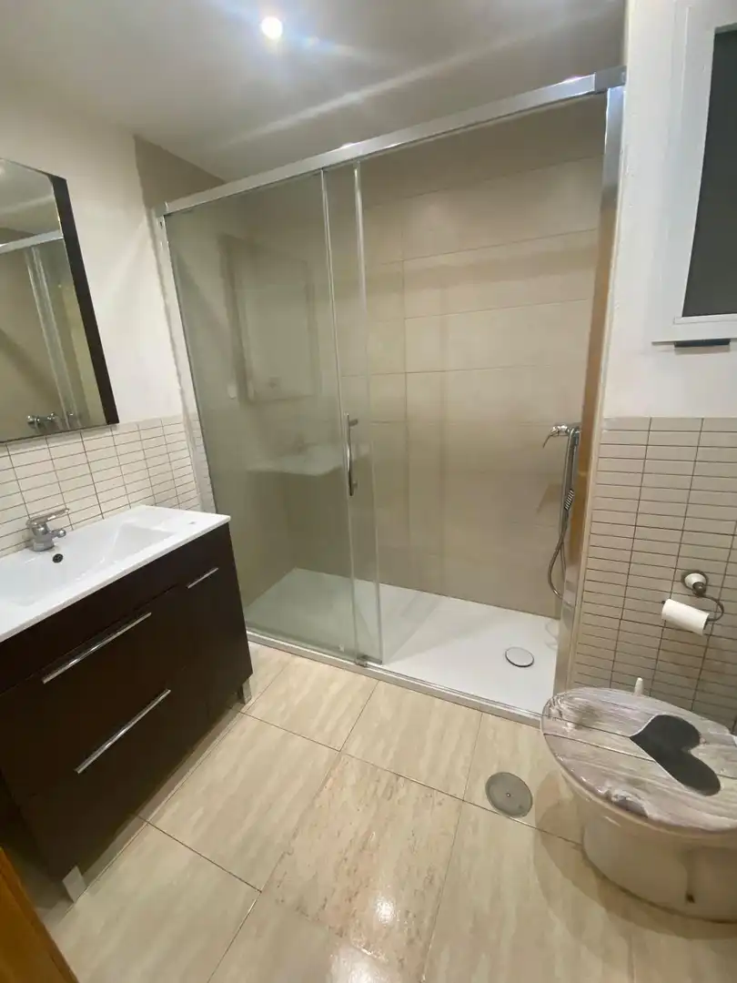 Baño de Piso en venta en Alicante / Alacant con Aire acondicionado y Balcón