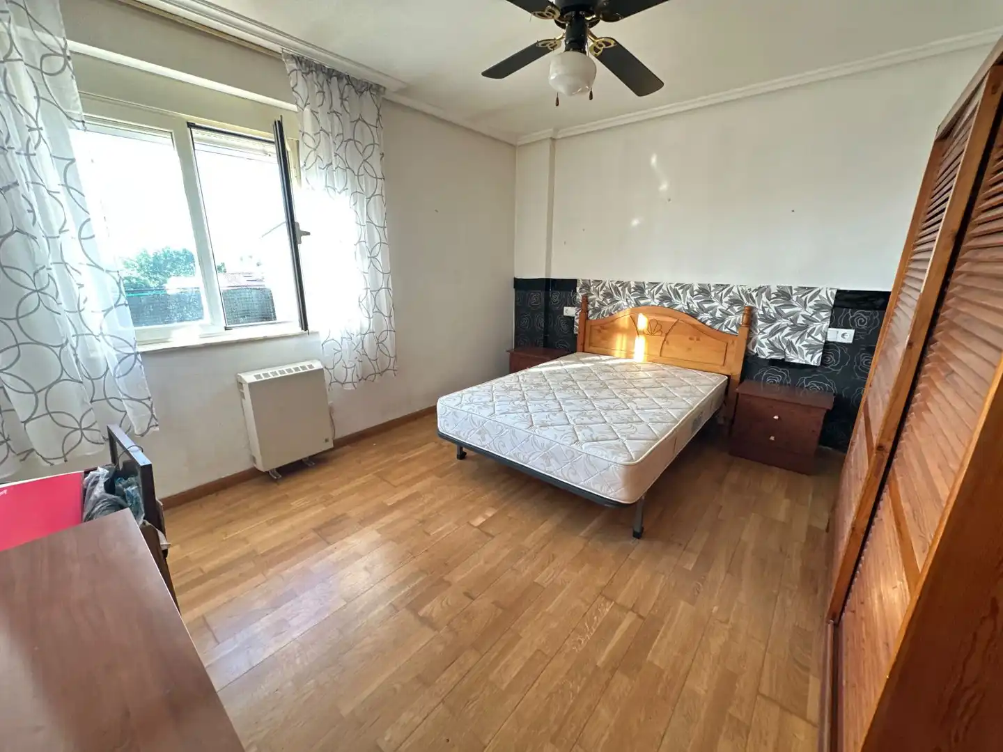 Habitación de Ático en venta en Santa Marta de Tormes con Calefacción, Terraza y Amueblado