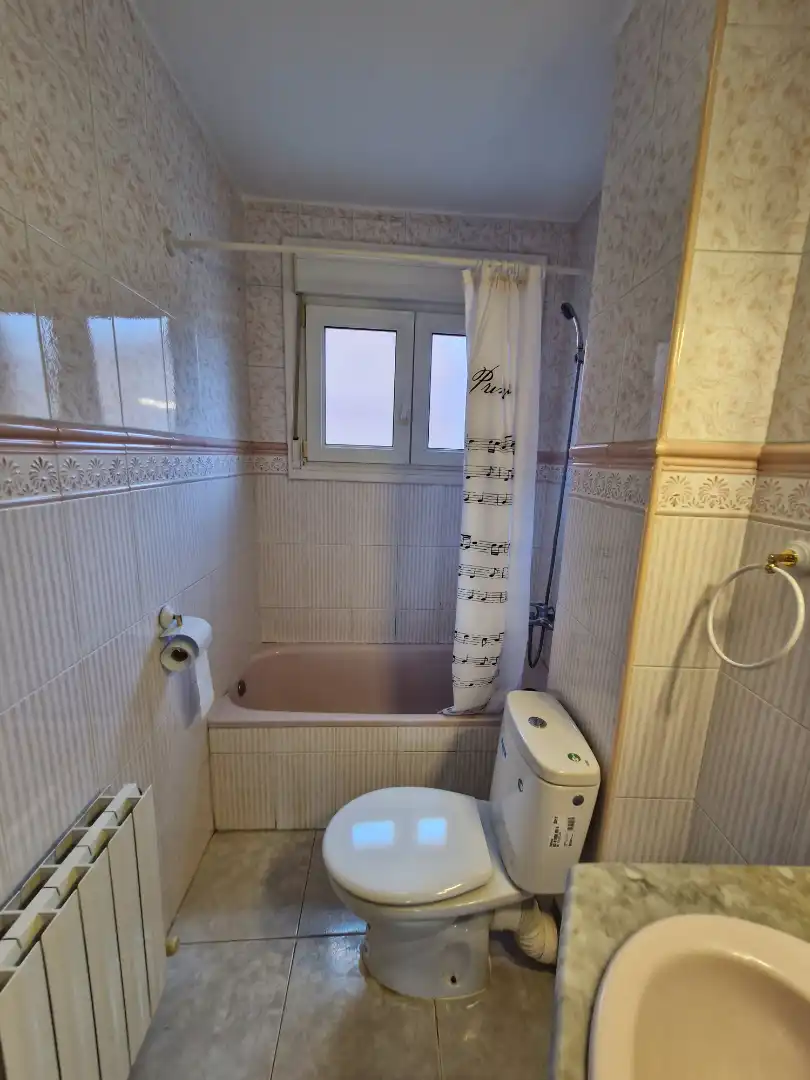 Baño de Piso de alquiler en Leioa con Calefacción, Amueblado y Horno