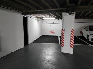 Garage to rent in Ceares