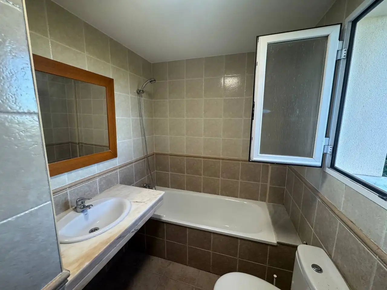 Baño de Casa o chalet en venta en Palmera con Amueblado, Microondas y TV