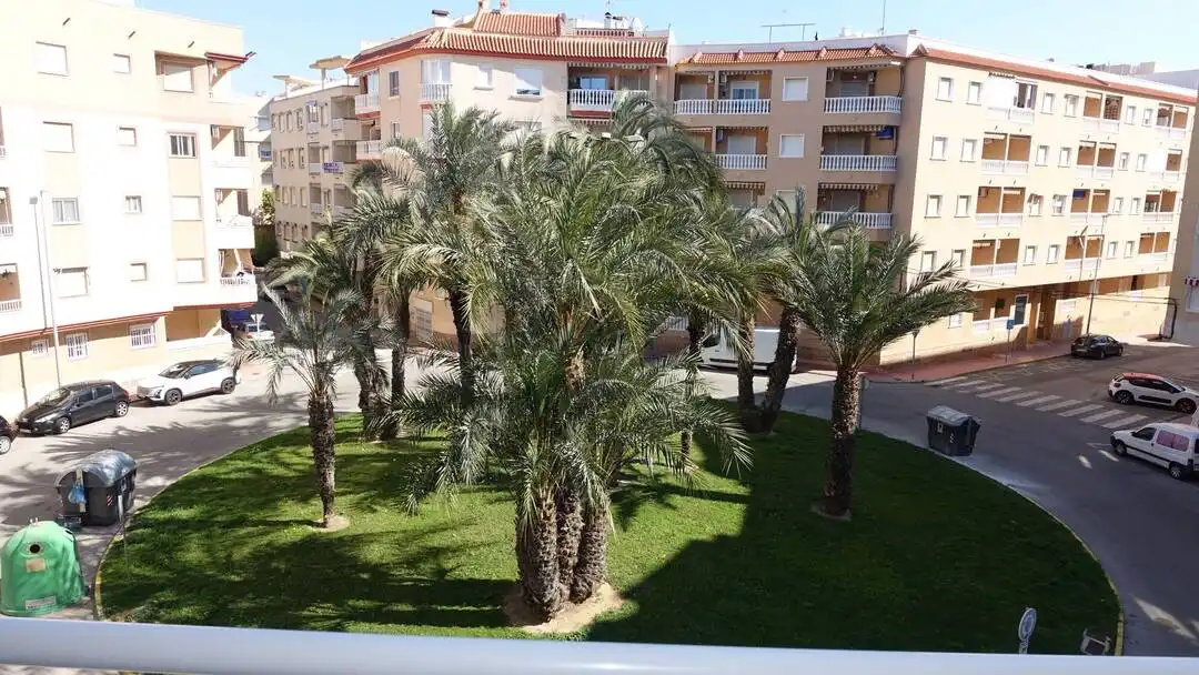 Vista exterior de Piso en venta en Guardamar del Segura con Aire acondicionado, Terraza y Piscina