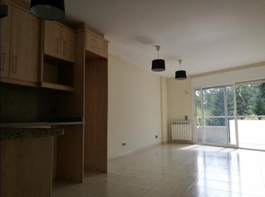 Cuina de Pis en venda en Olot amb Calefacció, Terrassa i Balcó