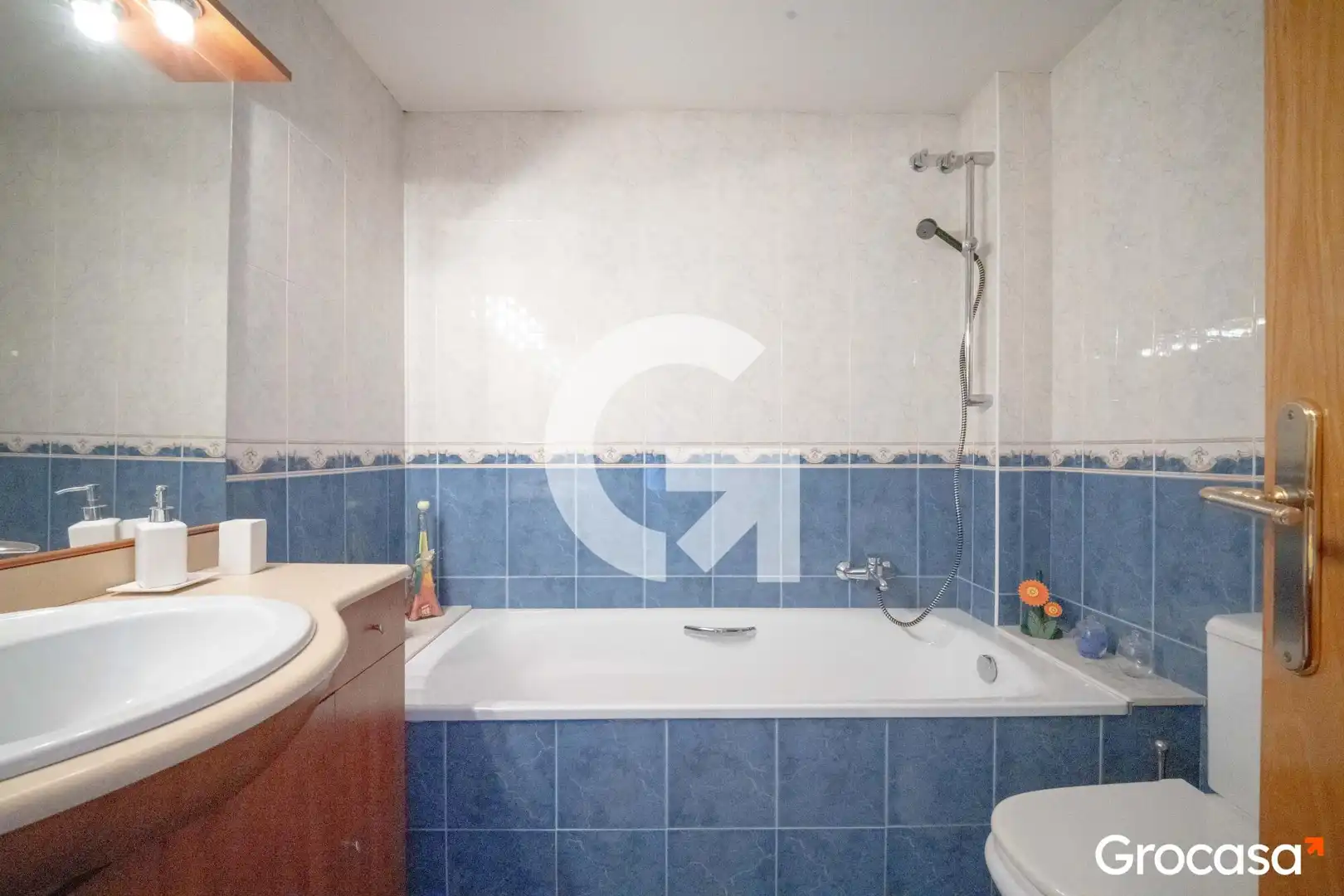 Baño de Casa adosada en venta en Mataró con Aire acondicionado, Calefacción y Jardín privado
