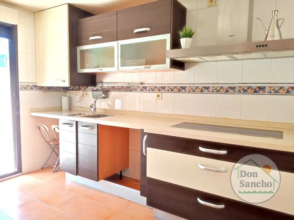 Cocina de Casa adosada en venta en Viana de Cega con Calefacción, Jardín privado y Terraza