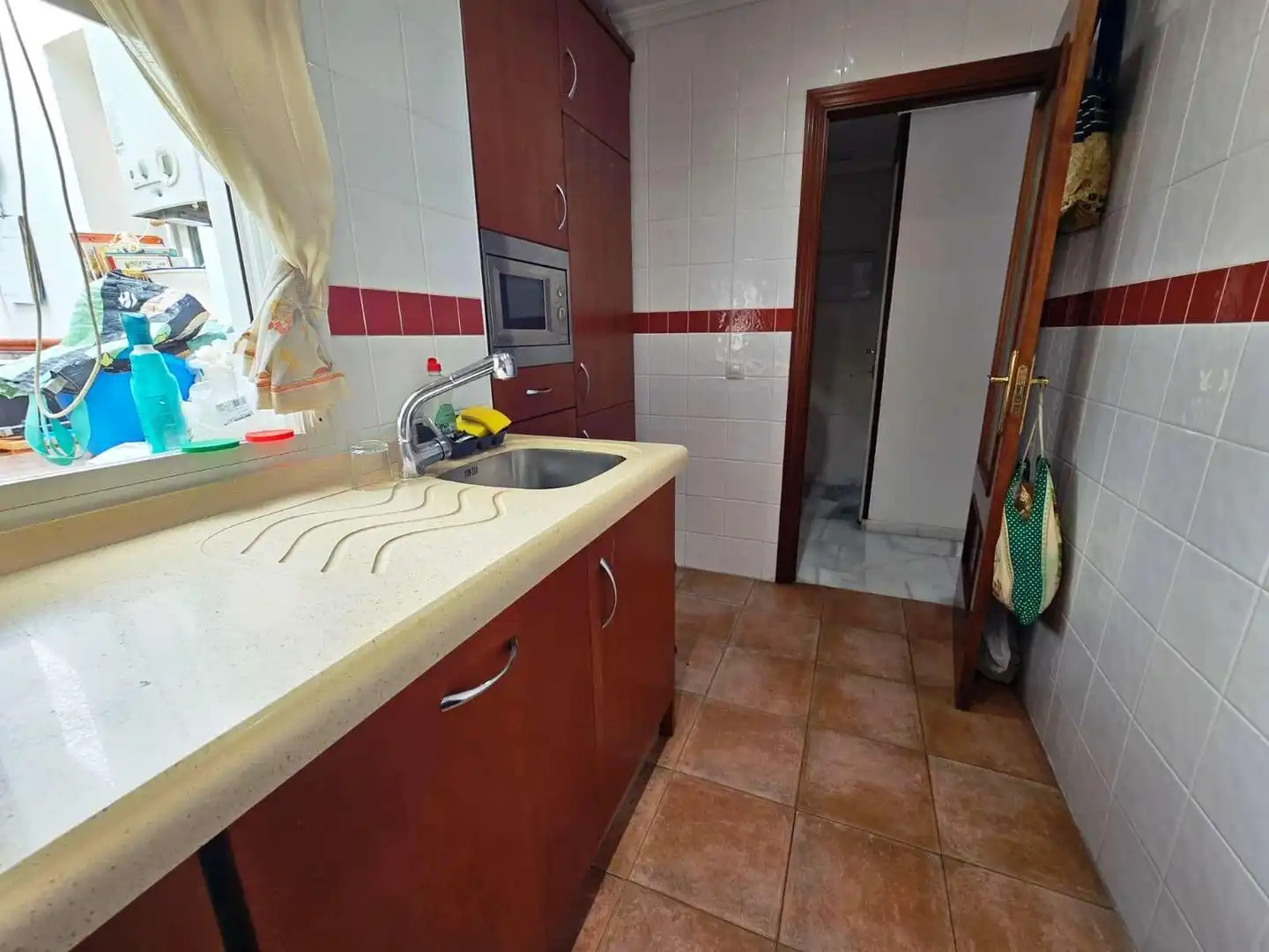 Cuina de Casa o xalet en venda en Castilleja de la Cuesta amb Aire condicionat, Terrassa i Balcó