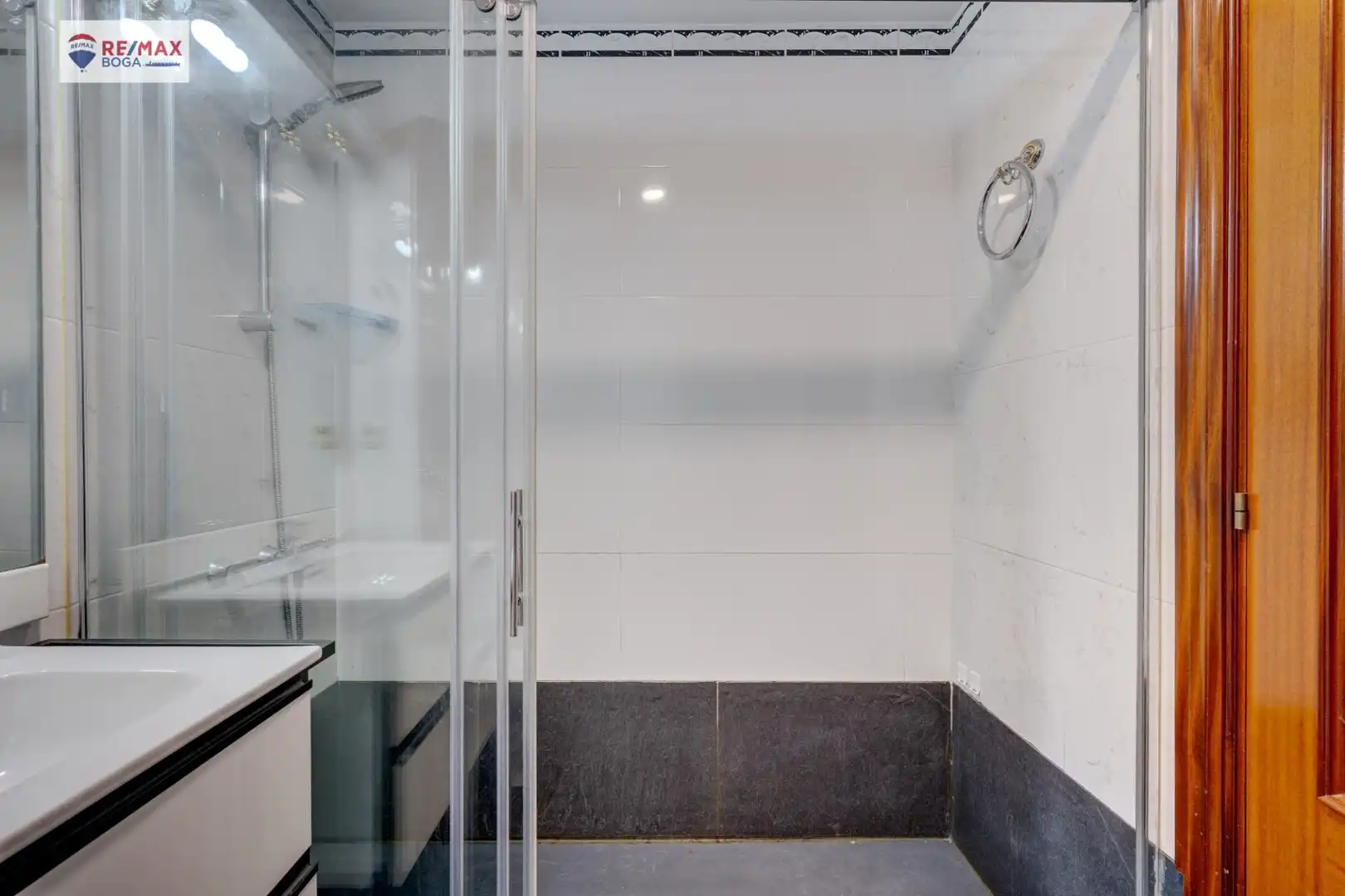 Bathroom of Flat for sale in Errenteria  with Parquet flooring and Furnished