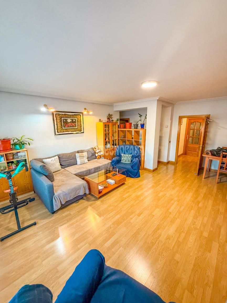 Living room of Flat for sale in Parla  with Heating, Terrace and Community pool