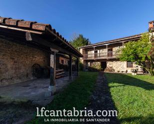 Vista exterior de Casa o xalet en venda en Saro amb Balcó