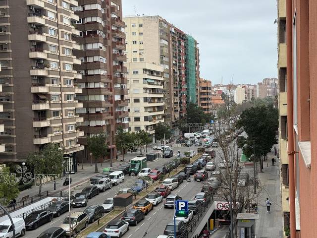 Apartamento en Venta en En Corts - Doctor Waksman