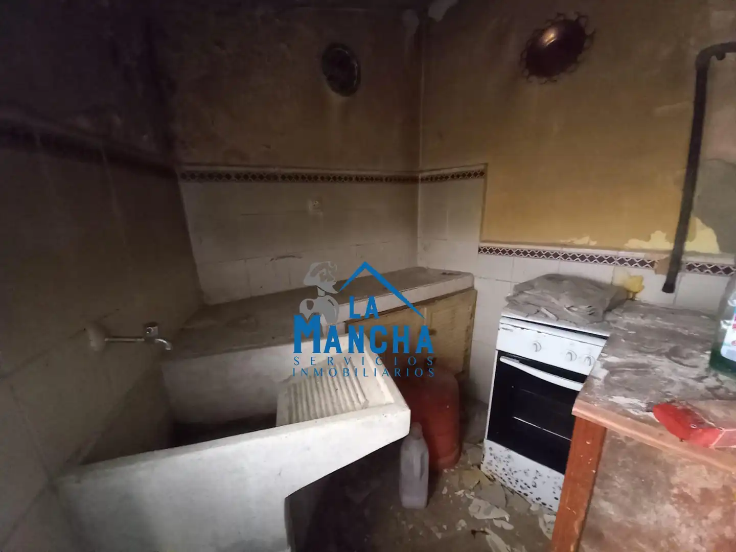 Kitchen of Houses for sale in Chinchilla de Monte-Aragón  with Furnished