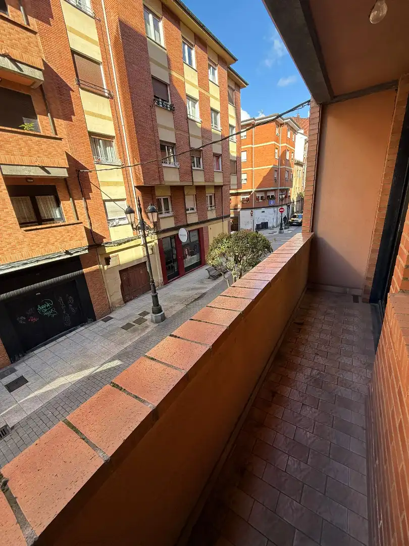 Außenansicht von Wohnung zum Verkauf in Oviedo  mit Heizung, Terrasse und Abstellraum