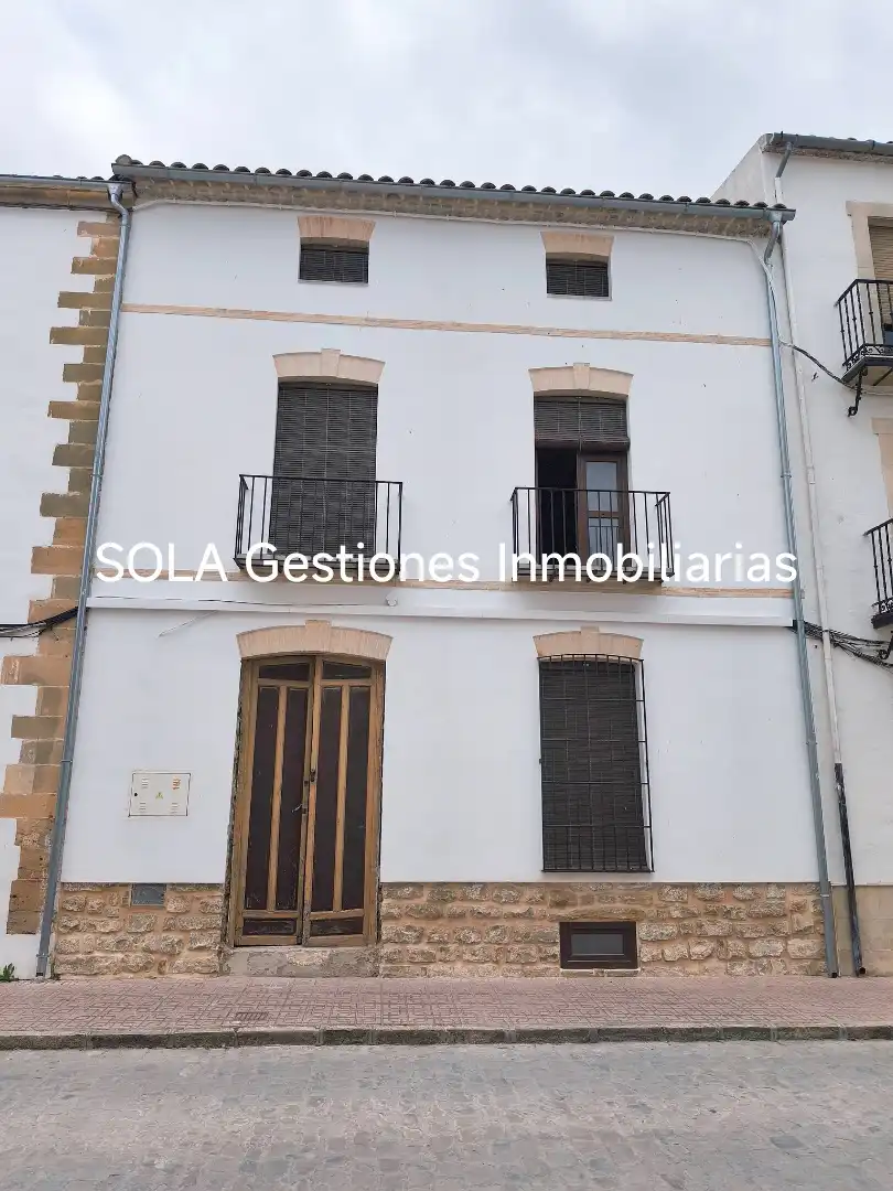 Casa con terraza en venta en Sabiote