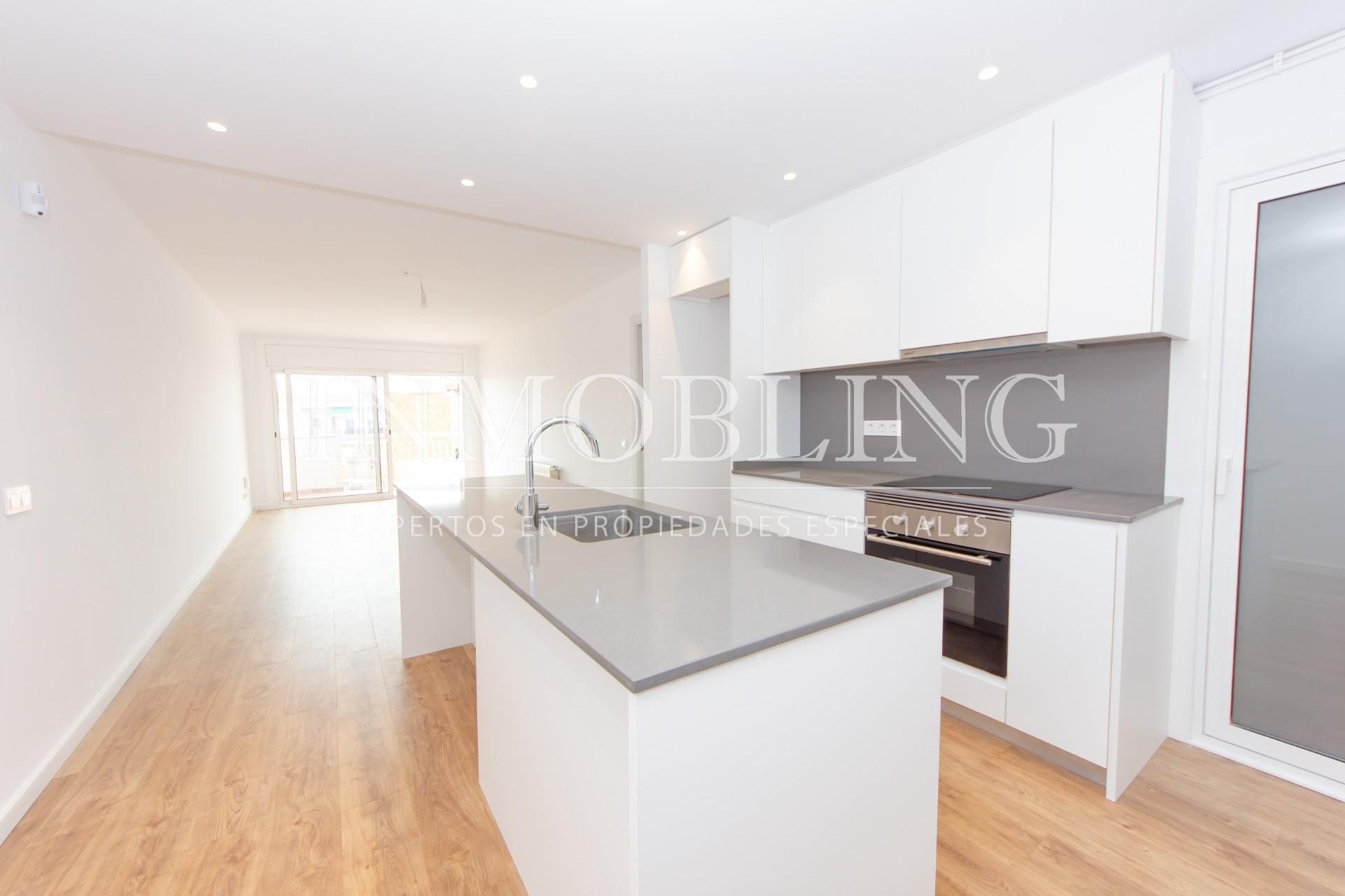 Kitchen of Flat for sale in Mataró  with Parquet flooring and Terrace