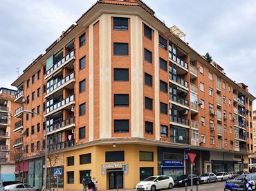 Piso con balcón en venta en Calle Ferrocarril