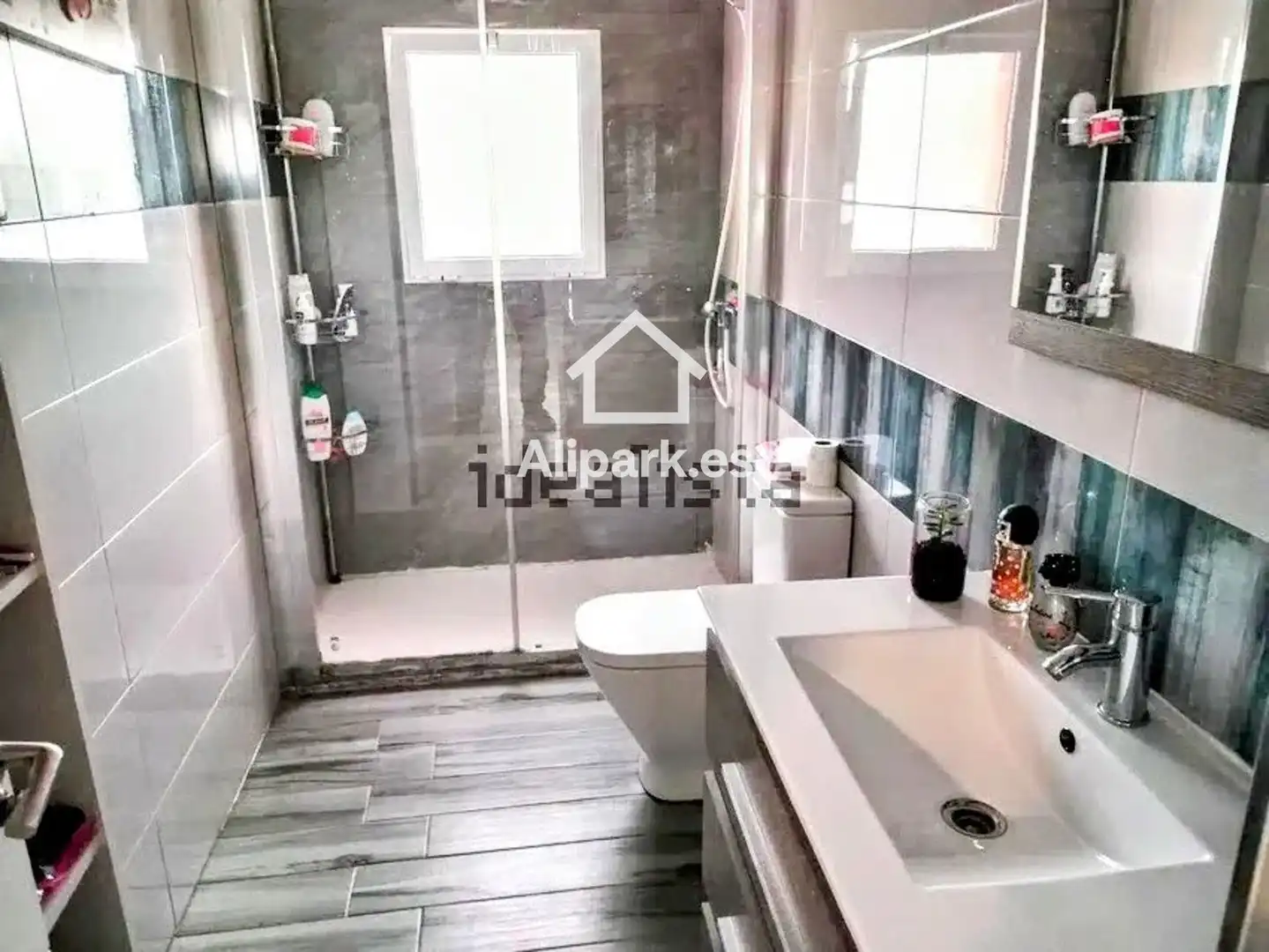 Baño de Casa o chalet en venta en Alicante / Alacant con Trastero, Piscina y Amueblado