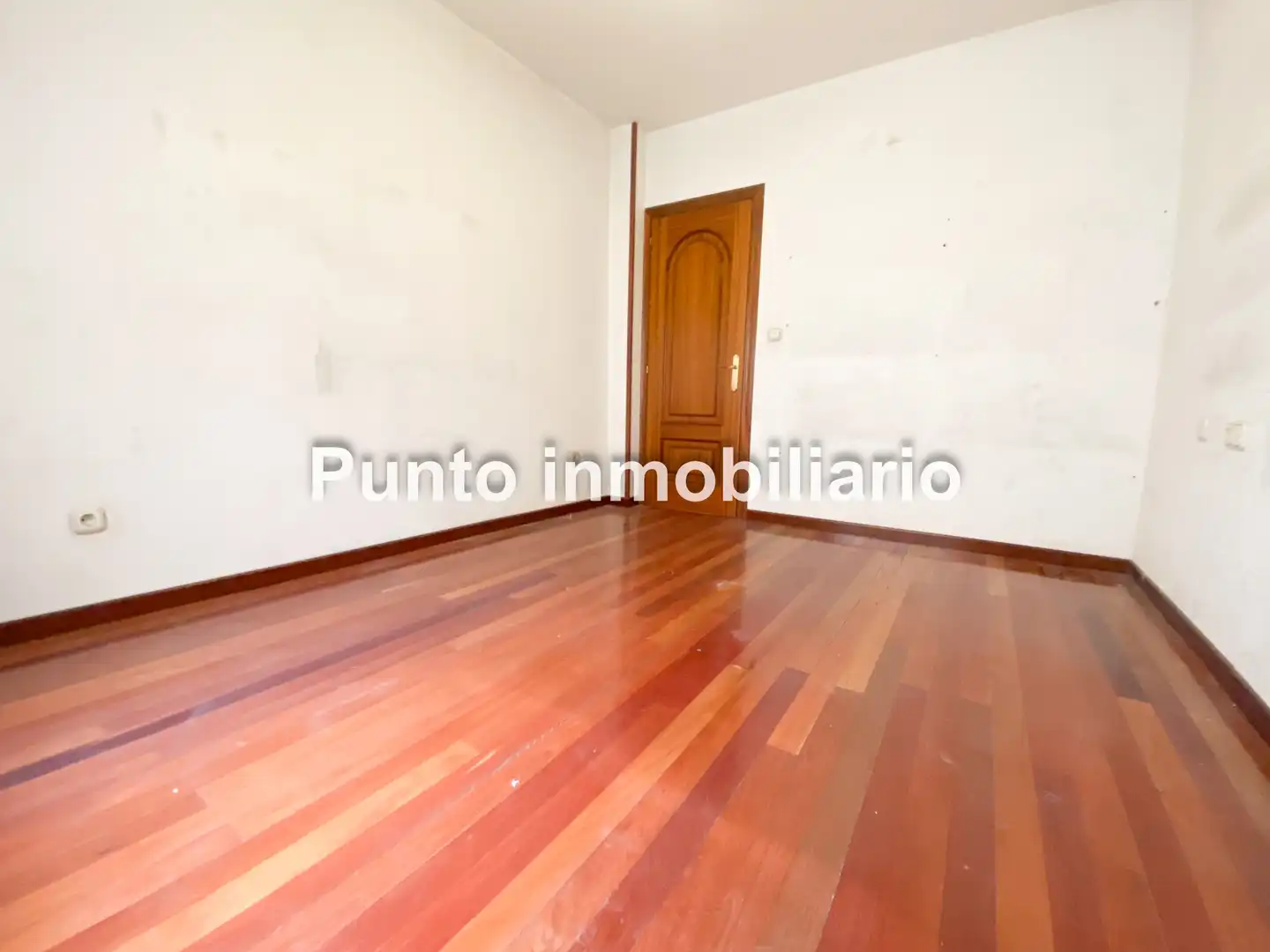 Living room of Flat for sale in Valladolid  with Heating, Parquet flooring and Terrace