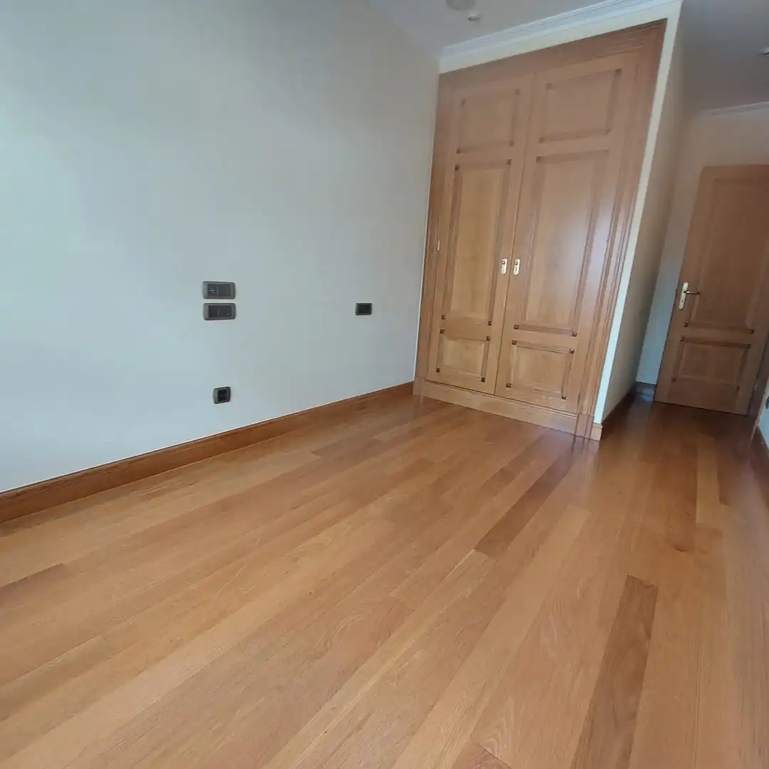 Schlafzimmer von Wohnung zur Miete in Vigo  mit Heizung, Parkett und Abstellraum