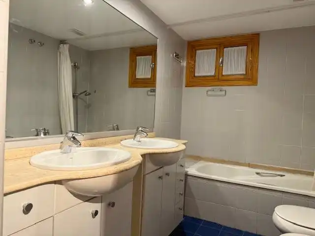 Badezimmer von Wohnung zum Verkauf in Murcia mit Klimaanlage und Abstellraum