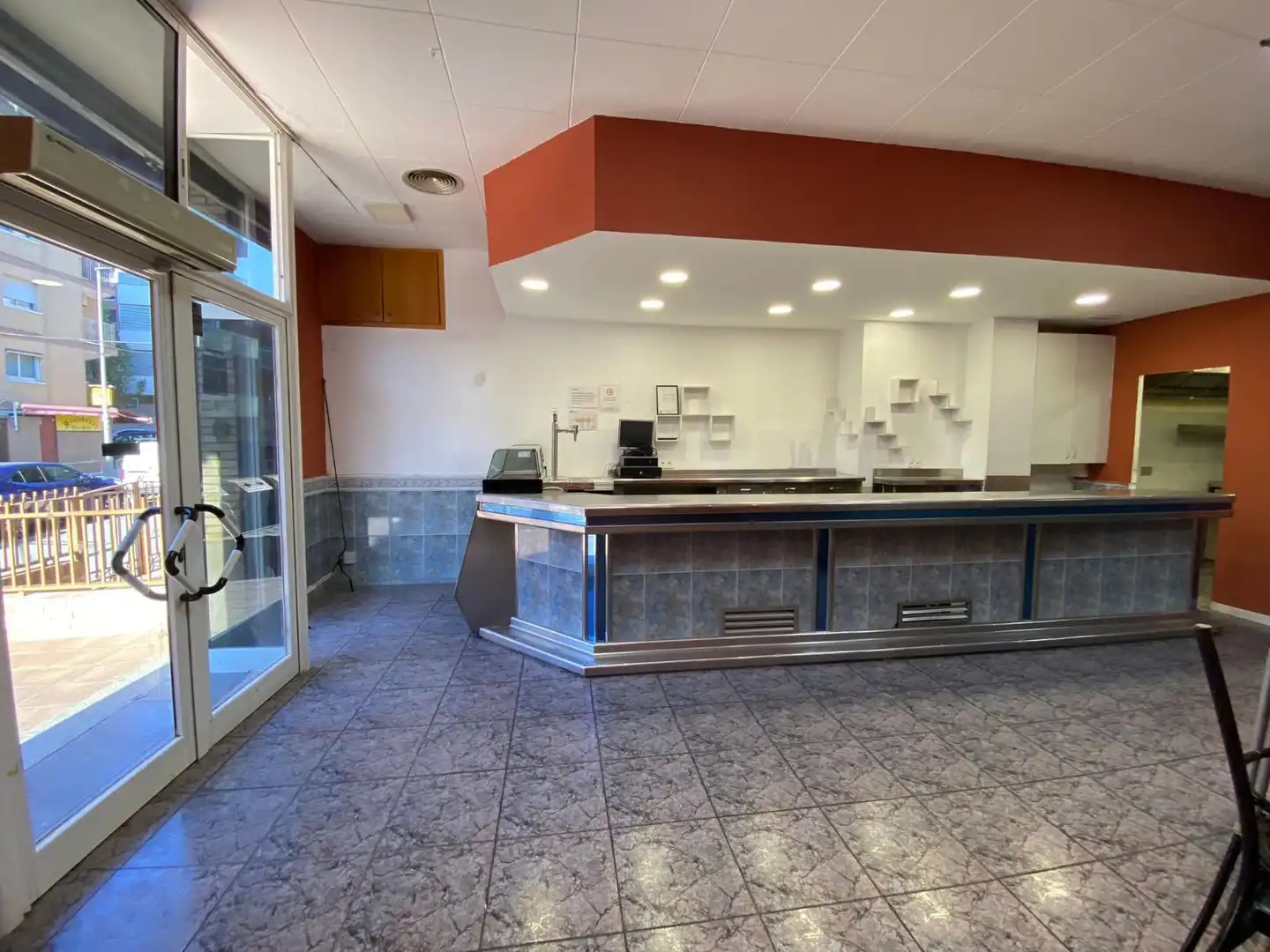 Local de alquiler en Sant Feliu de Llobregat con Terraza