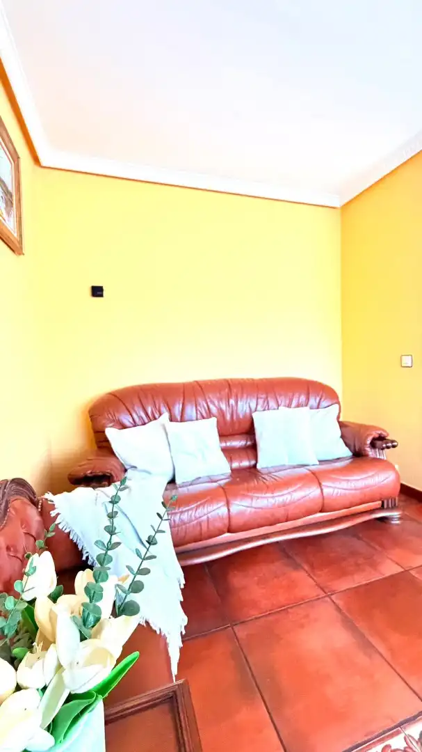 Sala de estar de Dúplex en venta en Corvera de Asturias con Calefacción, Parquet y Trastero