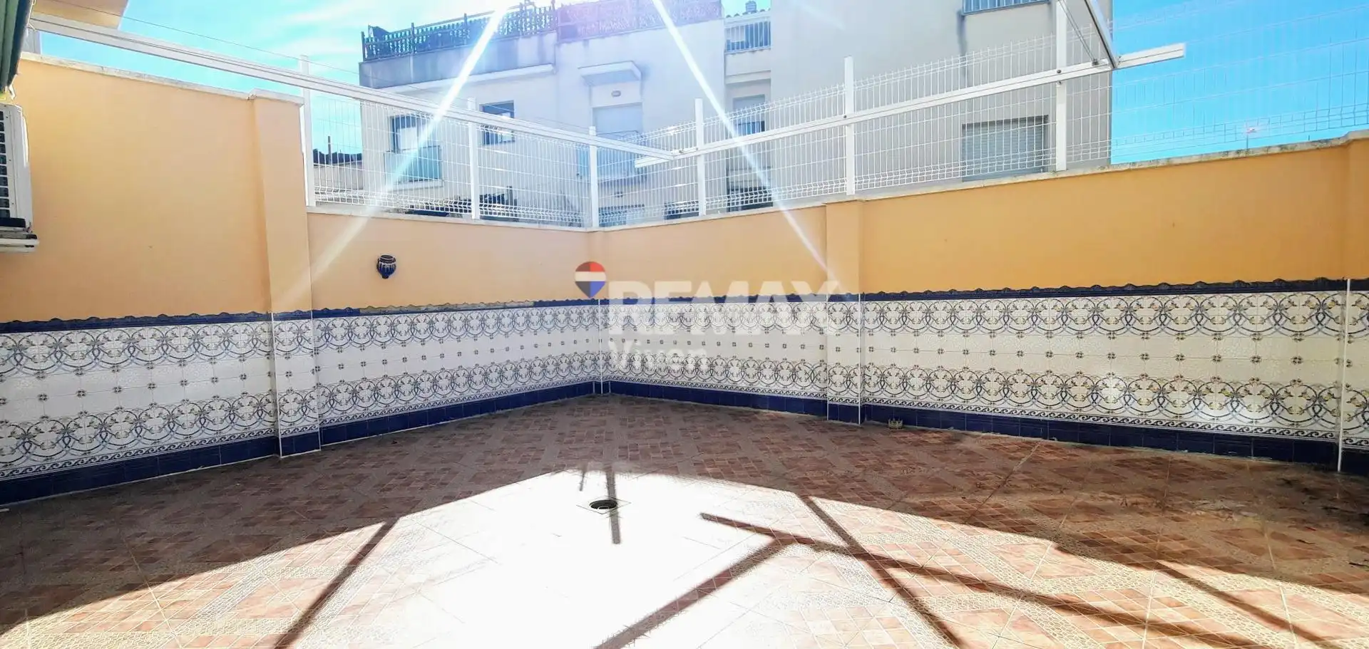 Terrasse von Einfamilien-Reihenhaus zum Verkauf in Sant Pere de Ribes mit Klimaanlage und Heizung