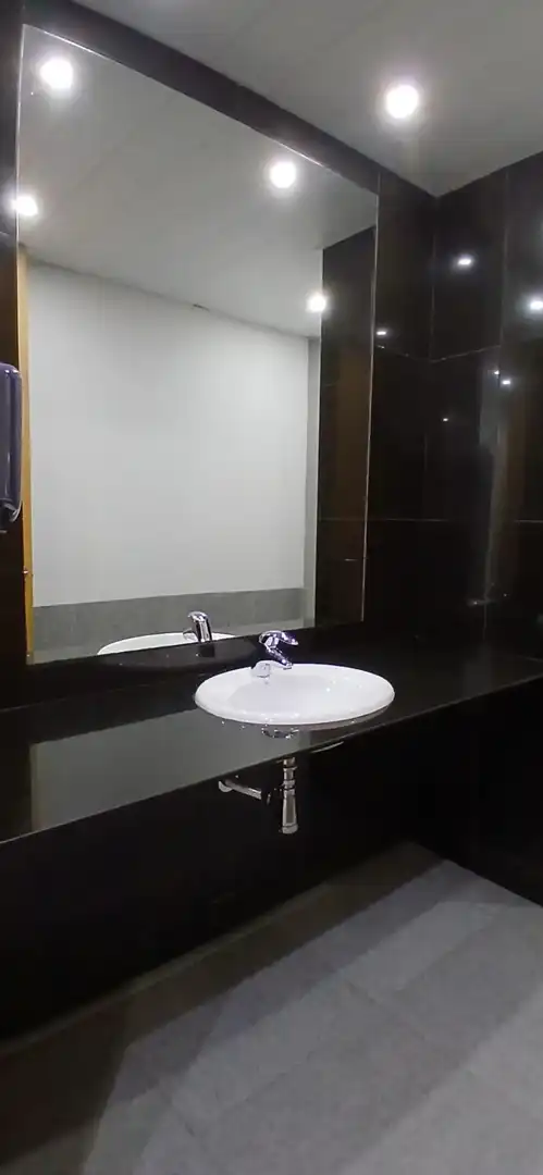 Baño de Oficina de alquiler en Pedanías Este