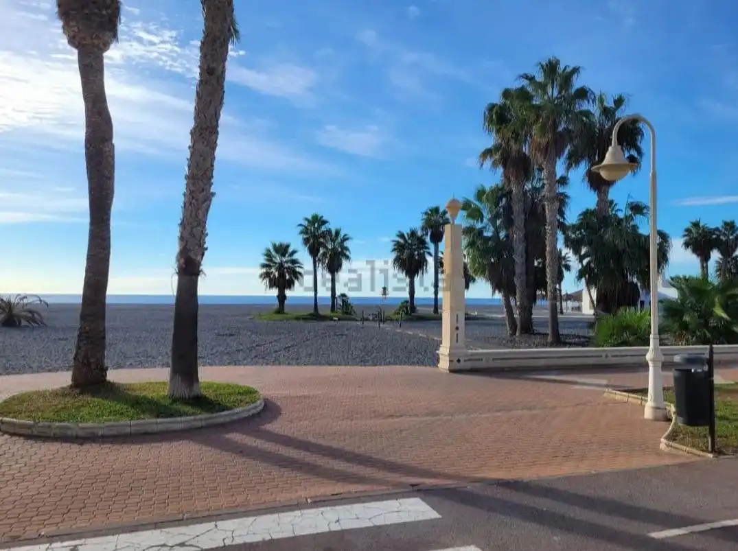 Vista exterior de Pis en venda en Motril