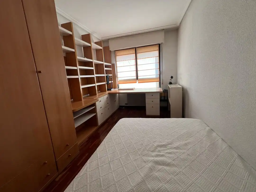 Schlafzimmer von Wohnung zum Verkauf in Vitoria - Gasteiz mit Heizung, Abstellraum und Möbliert