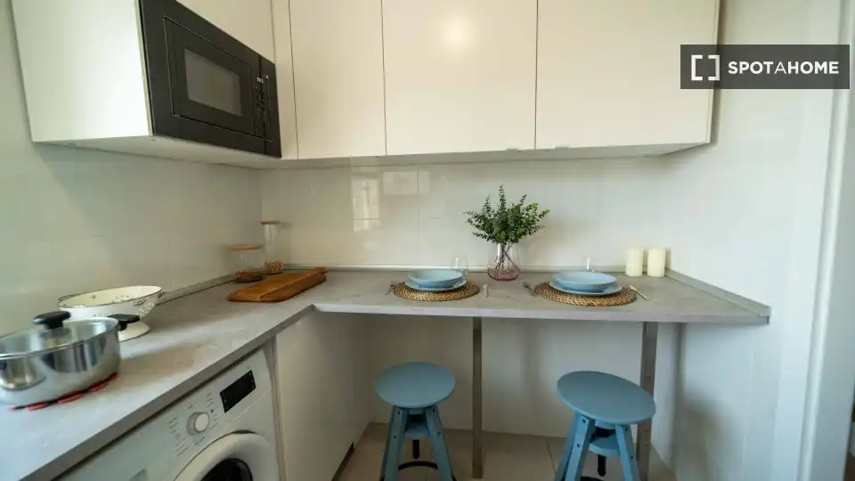 Room in Cuatro Caminos