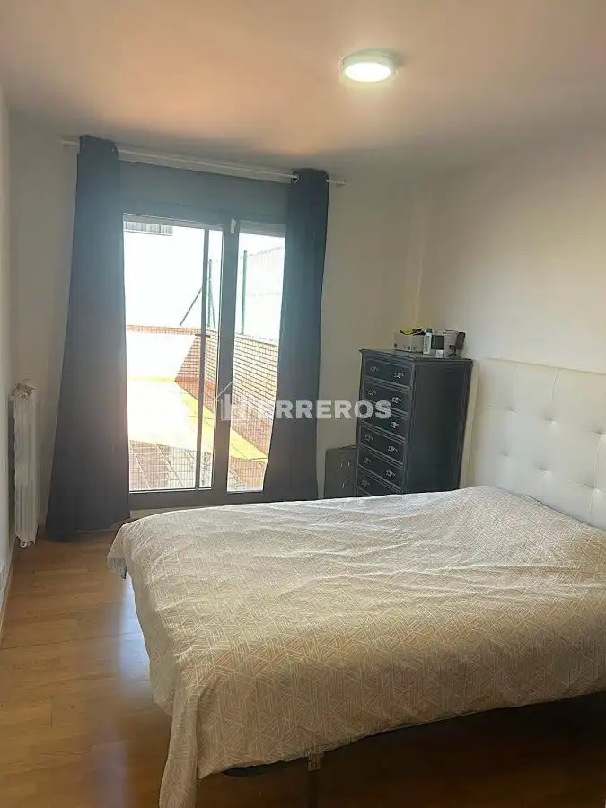 Habitación de Piso en venta en Albelda de Iregua con Calefacción, Parquet y Terraza
