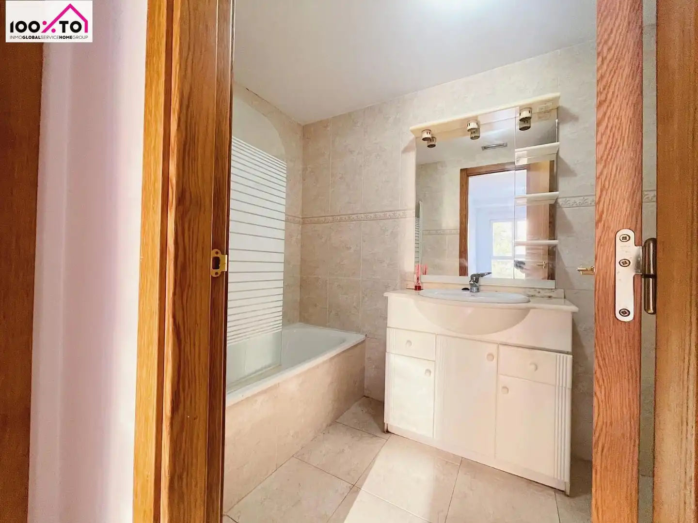 Baño de Piso en venta en Paterna con Trastero y Balcón