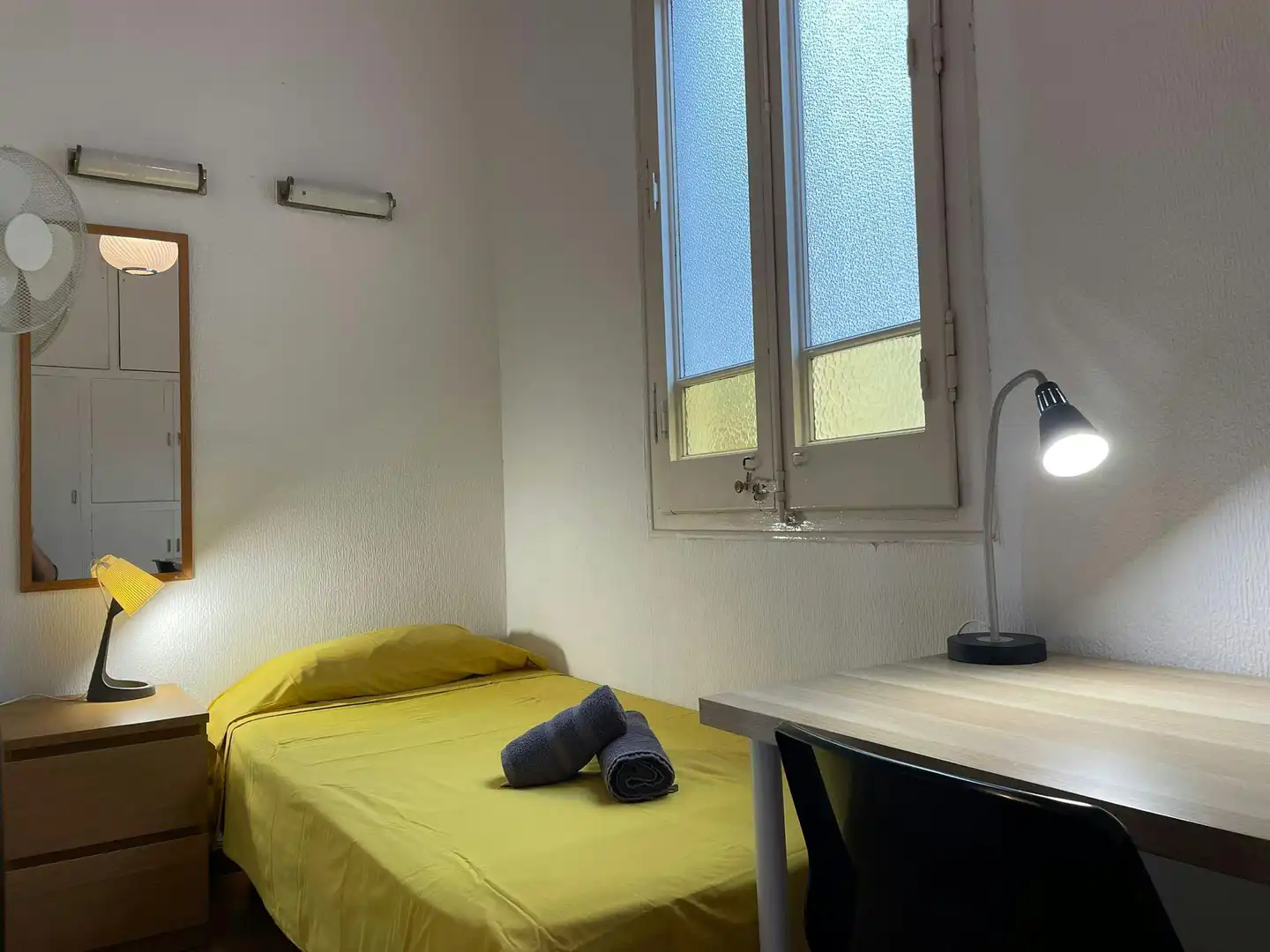 Habitación de Piso para compartir en  Barcelona Capital con Calefacción, Amueblado y Lavadora