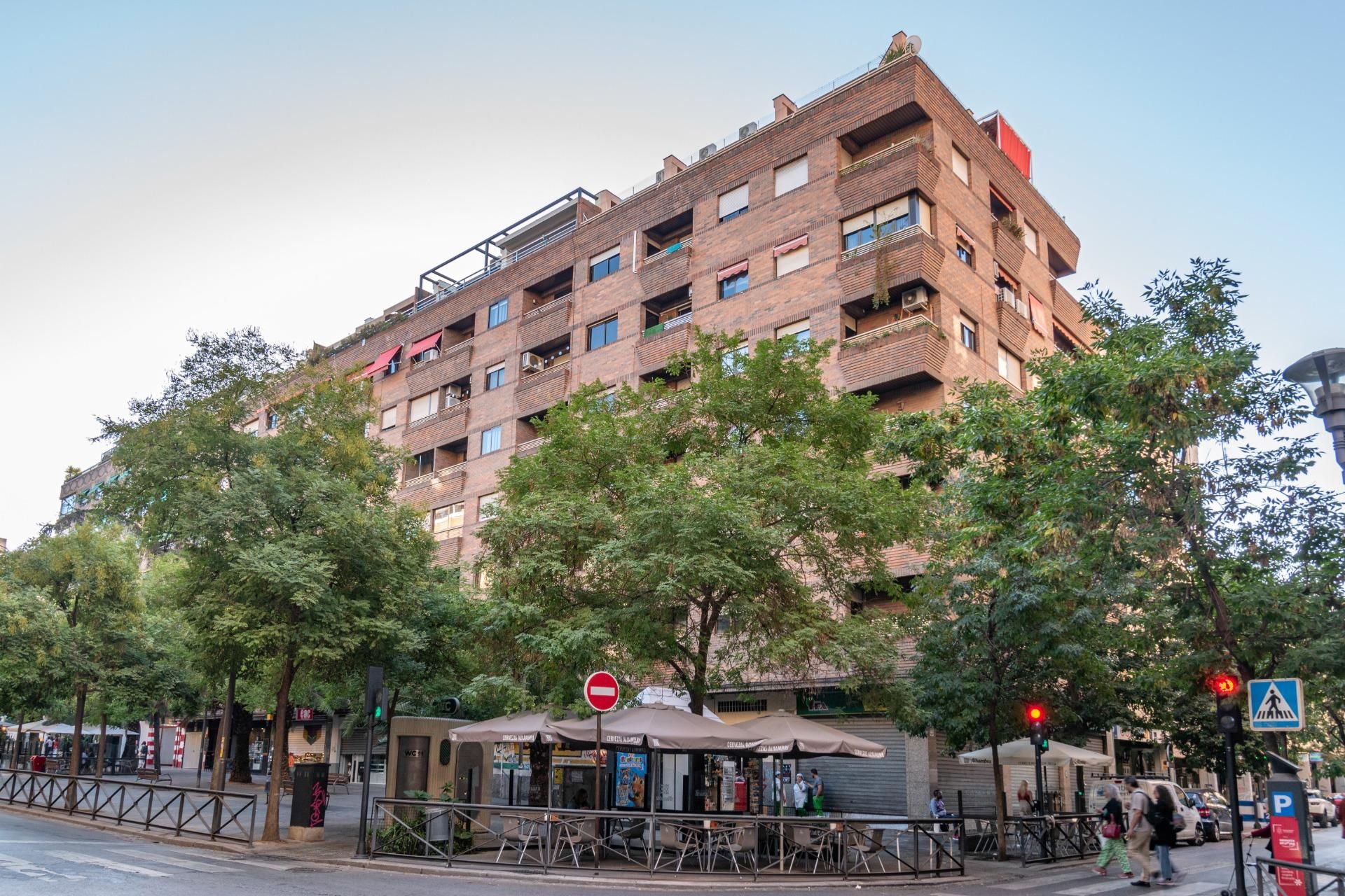 Vista exterior de Pis en venda en  Granada Capital amb Calefacció, Terrassa i Balcó