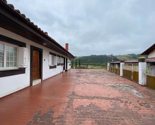 Außenansicht von Country house zum verkauf in Zumaia mit Terrasse und Balkon