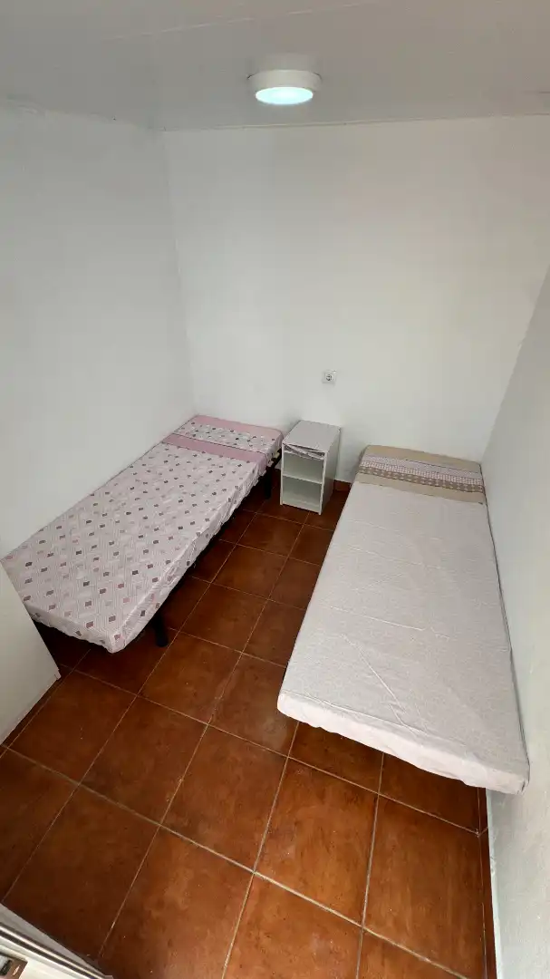 Dormitori de Casa o xalet de lloguer en Brenes amb Aire condicionat, Traster i Moblat