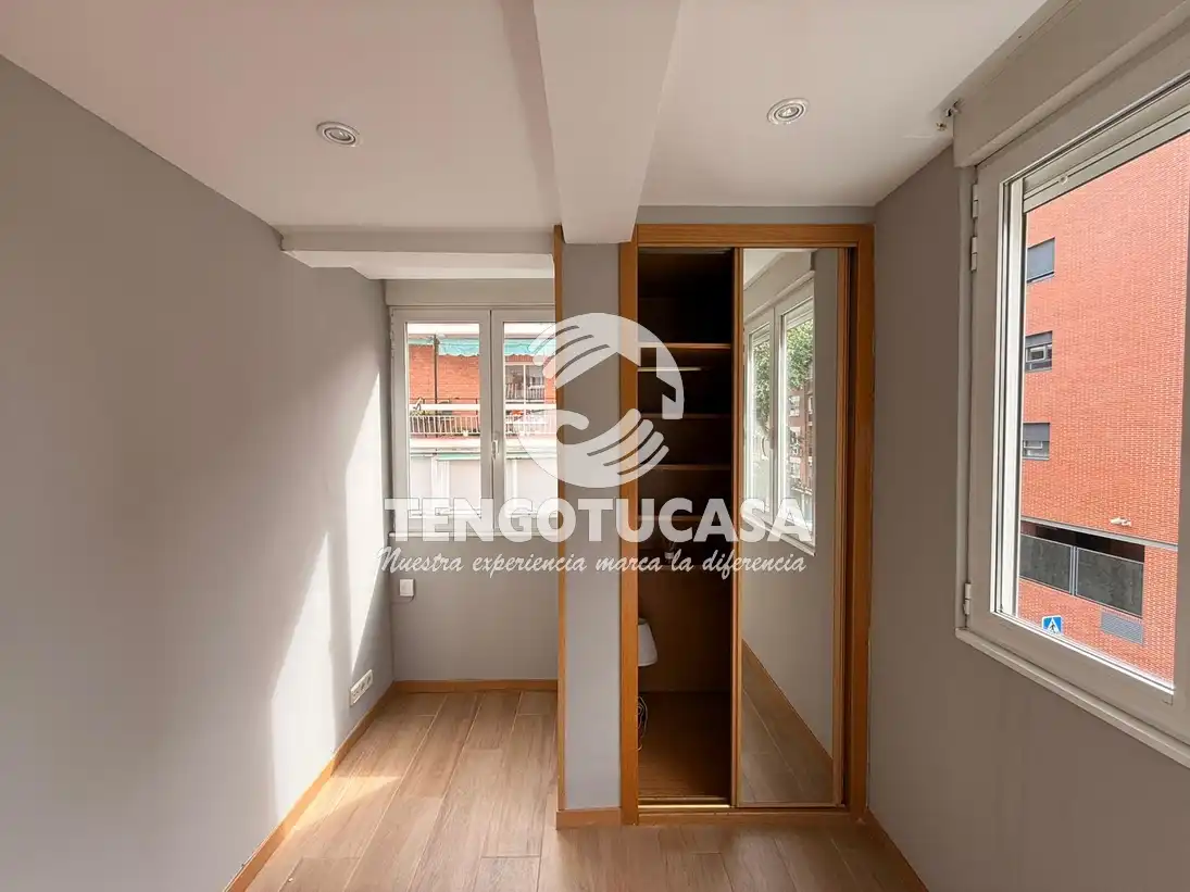 Bedroom of Flat for sale in Madrid  with Air Conditioner, Heating and Furnished