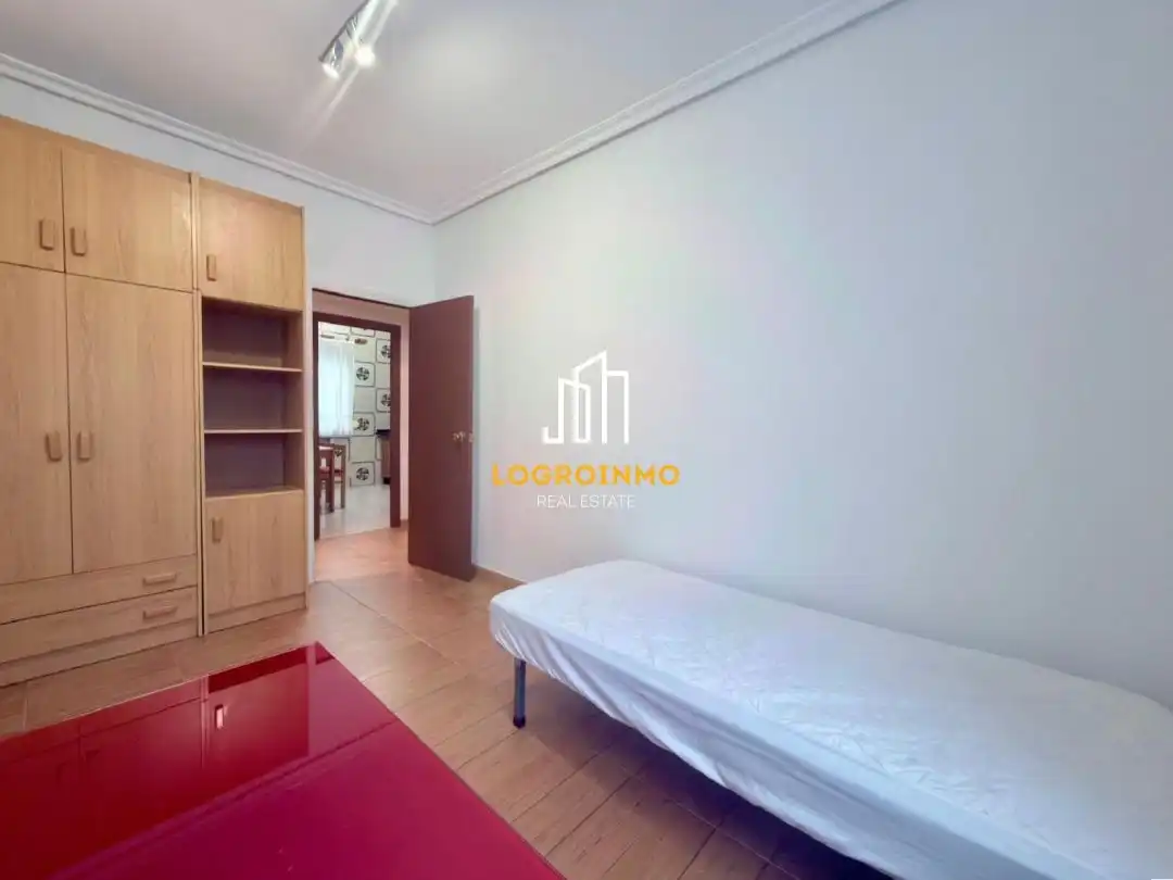 Bedroom of Flat for sale in  Logroño  with Heating and Furnished