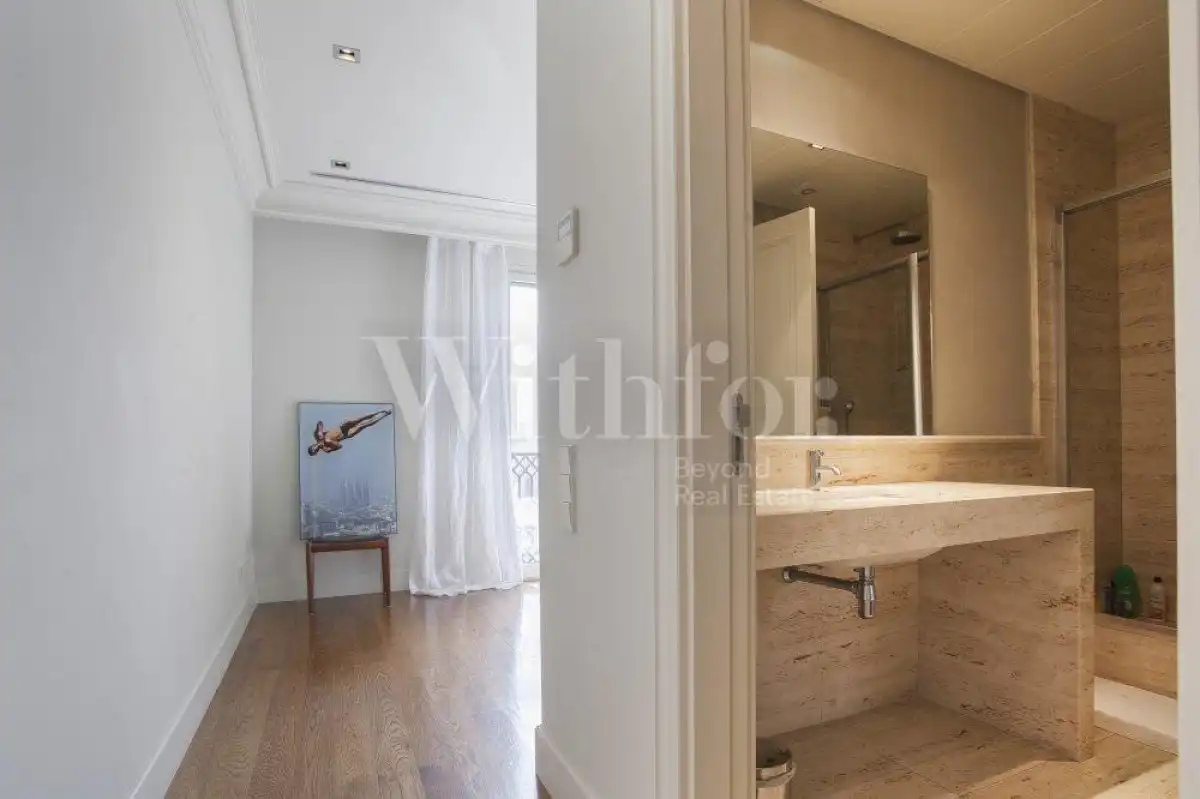 Bathroom of Flat for sale in Barcelona  with Air Conditioner, Heating and Parquet flooring