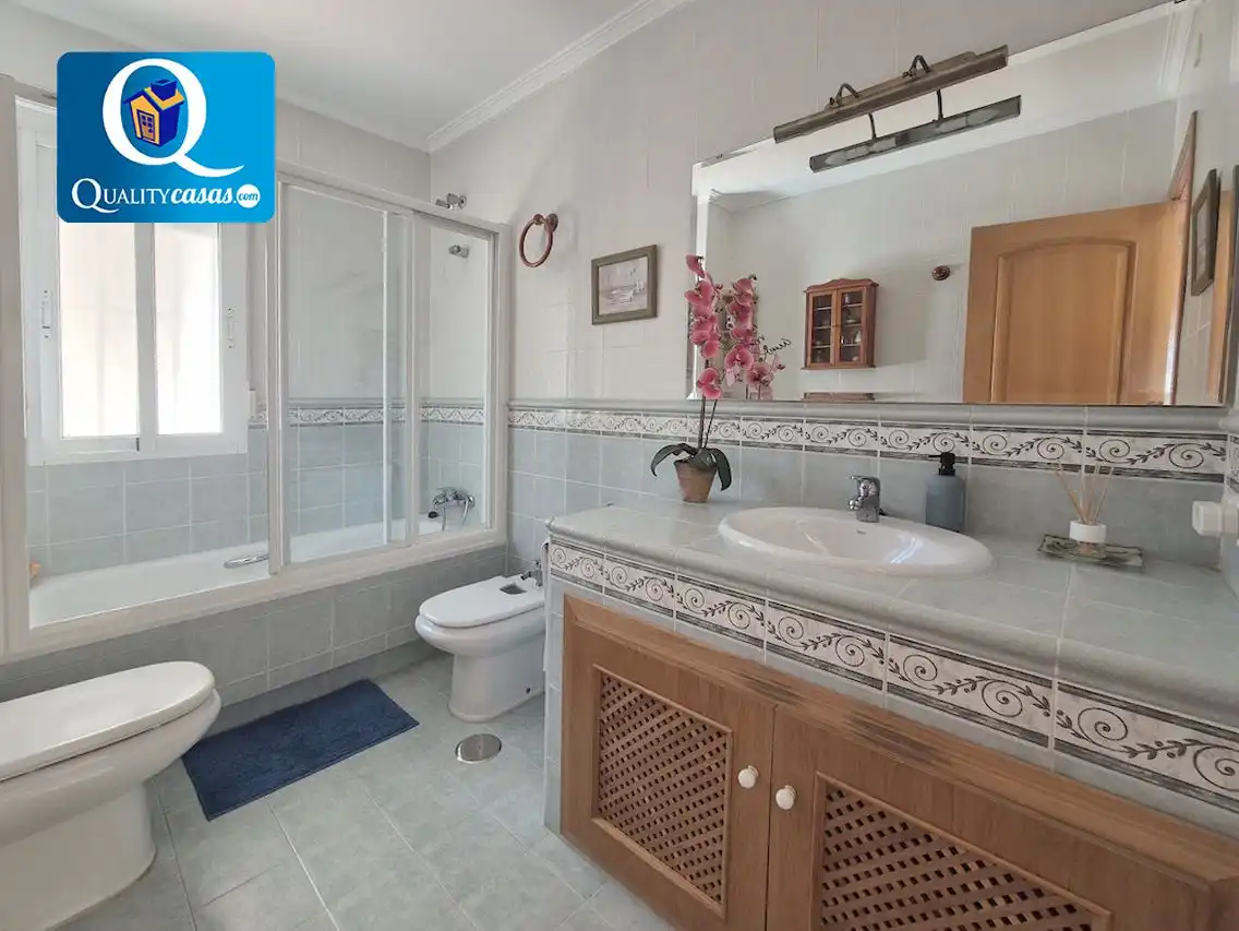 Baño de Casa o chalet en venta en Mutxamel con Aire acondicionado, Calefacción y Terraza