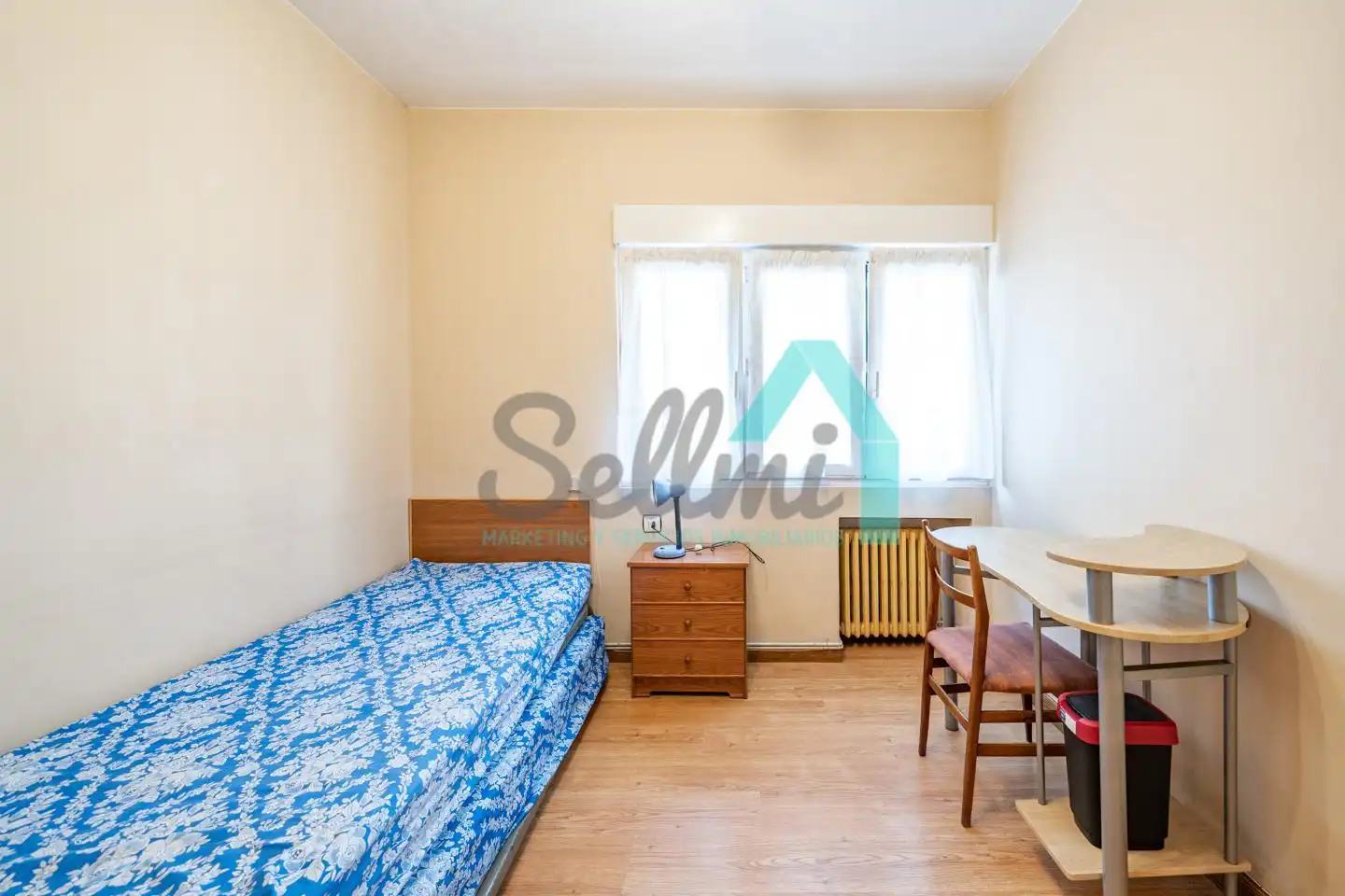 Bedroom of Flat for share in Este