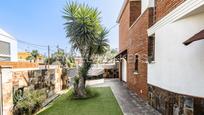 Vista exterior de Casa o xalet en venda en Castelldefels amb Aire condicionat, Piscina i Balcó