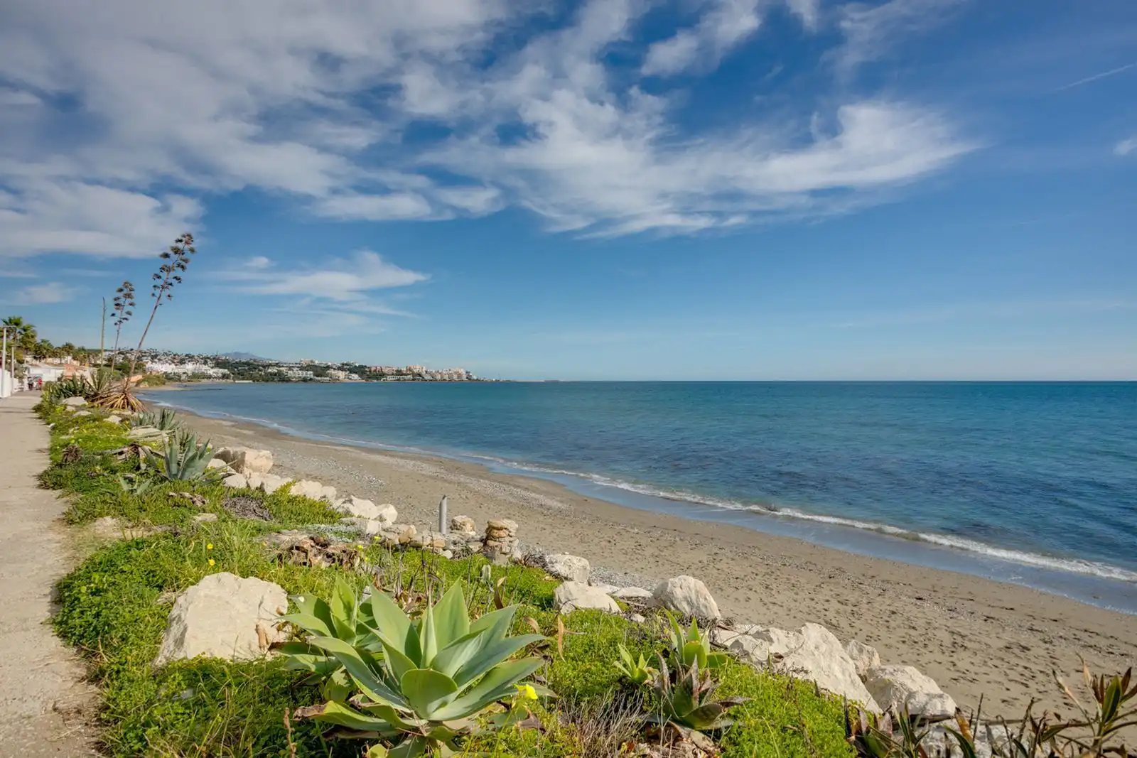 Exterior view of Houses for sale in Estepona  with Air Conditioner, Private garden and Terrace