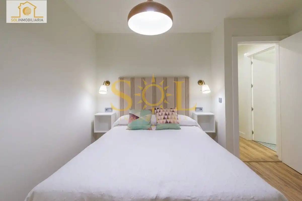 Dormitori de Pis en venda en León Capital  amb Calefacció, Moblat i TV