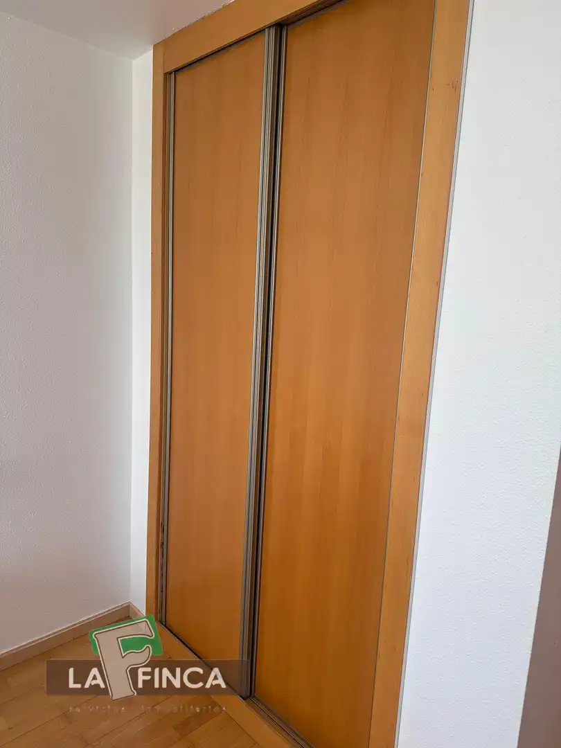 Pis en venda en Oviedo  amb Calefacció, Parquet i Traster