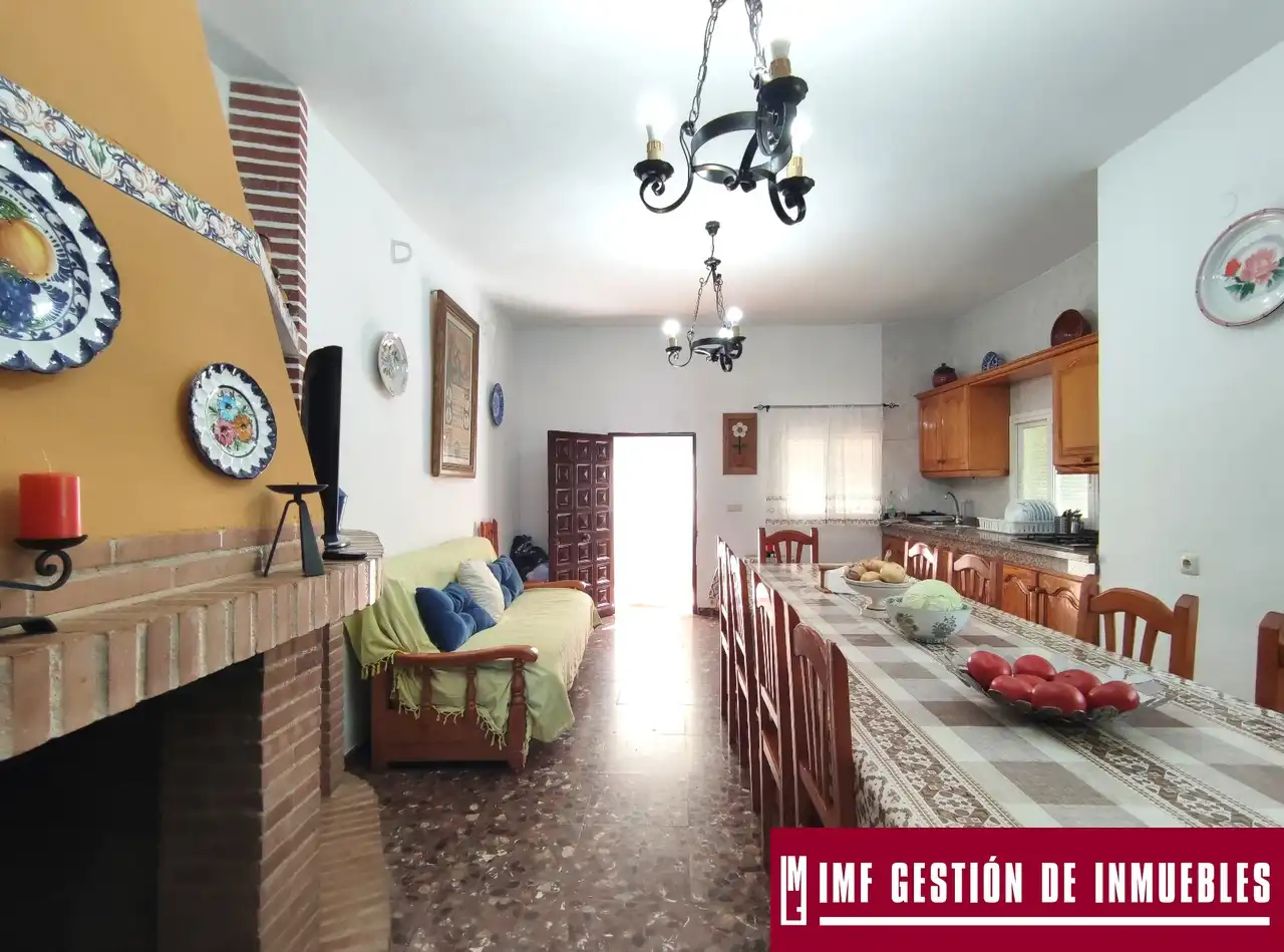 Finca rústica en venta en Canillas de Aceituno con Jardín privado, Terraza y Amueblado